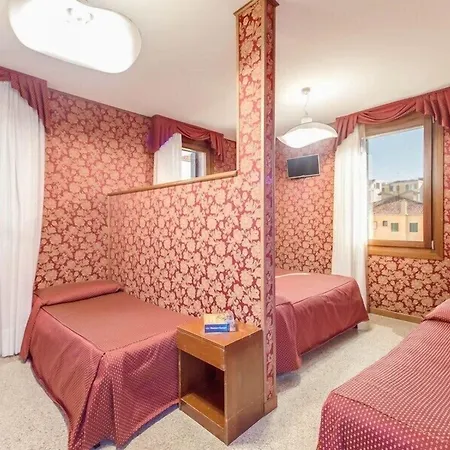 Atlantide Hotel 2*