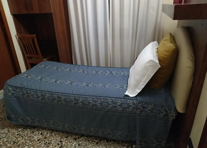 特兰缇斯酒店 2*