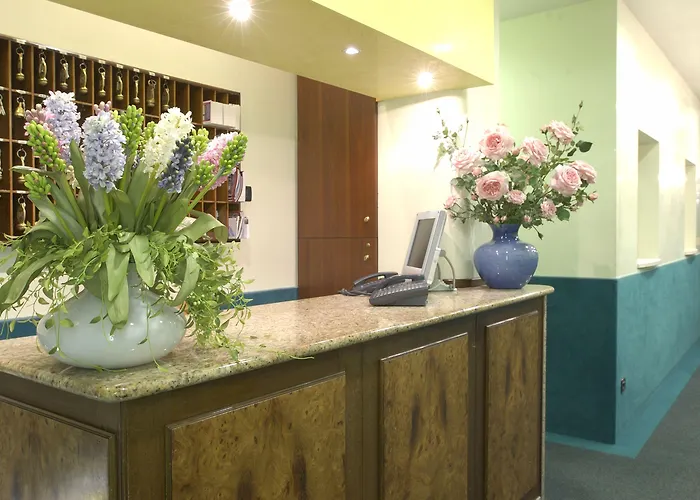 特兰缇斯酒店 2*